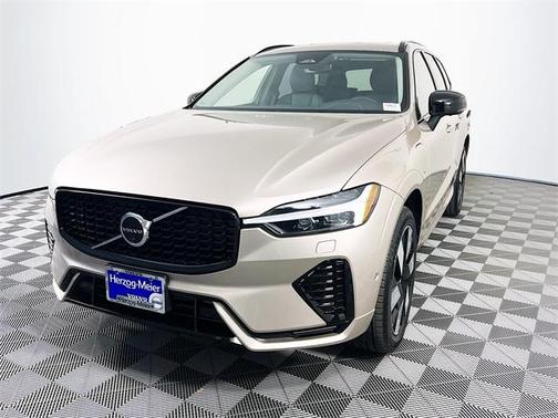 2025 Volvo XC60 Plug-In Hybrid T8 Plus