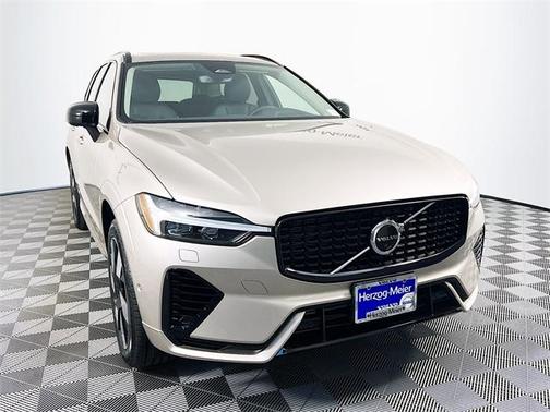 2025 Volvo XC60 Plug-In Hybrid T8 Plus