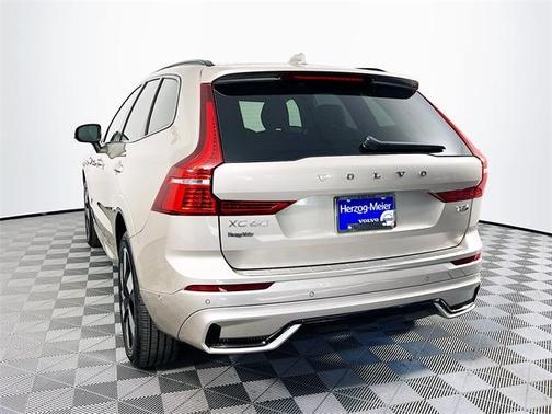 2025 Volvo XC60 Plug-In Hybrid T8 Plus