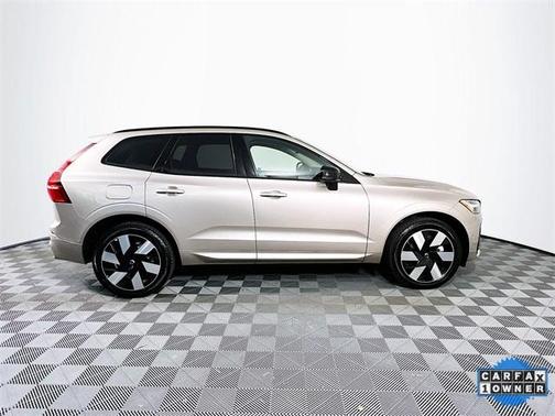 2025 Volvo XC60 Plug-In Hybrid T8 Plus