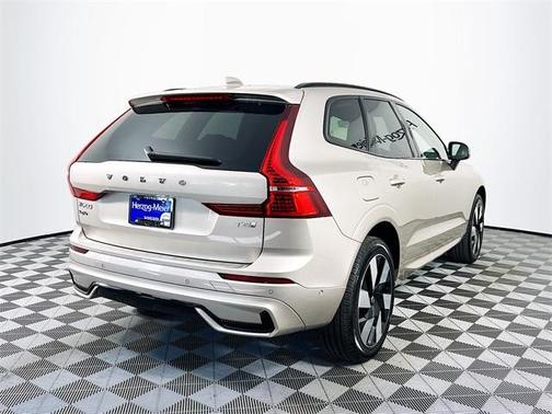 2025 Volvo XC60 Plug-In Hybrid T8 Plus