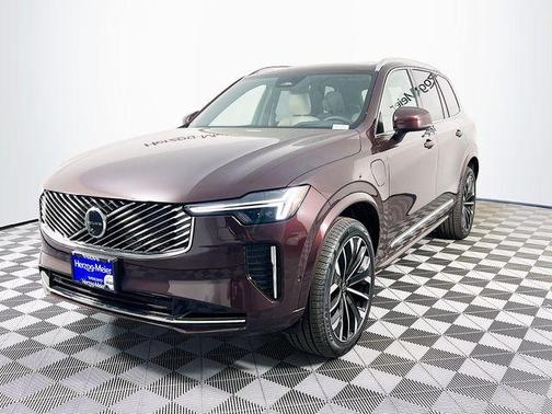 Mulberry Red 2026 Volvo XC90 Plug-In Hybrid T8 Ultra 7-Seater
