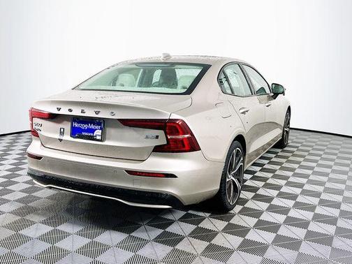 2024 Volvo S60 B5 Core Dark Theme