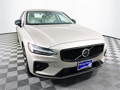 2024 Volvo S60 B5 Core Dark Theme