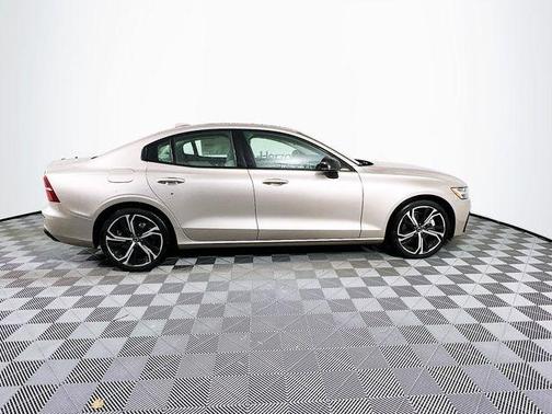 2024 Volvo S60 B5 Core Dark Theme