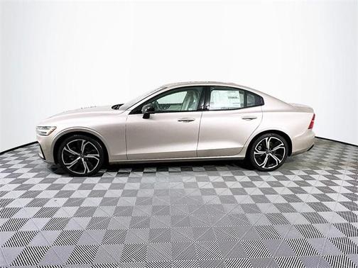 2024 Volvo S60 B5 Core Dark Theme
