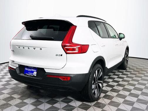 2026 Volvo XC40 B5 Ultra