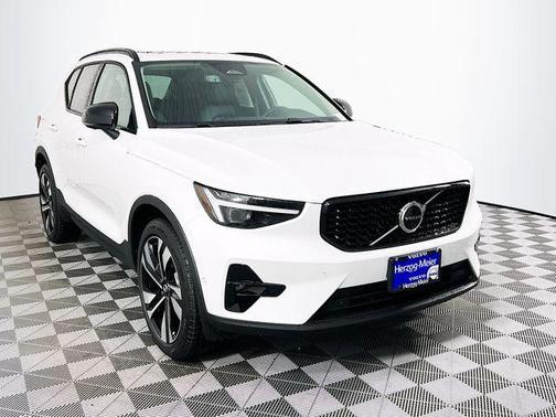 2026 Volvo XC40 B5 Ultra