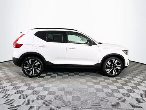 2026 Volvo XC40 B5 Ultra