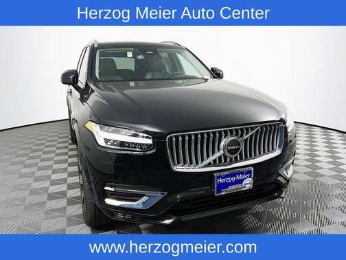 Onyx Black Metallic 2025 Volvo XC90 B6 Ultra