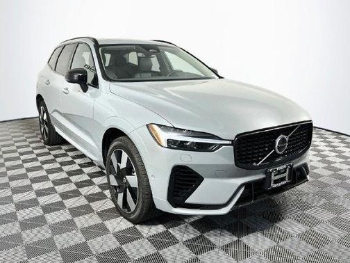 Gray Metallic 2024 Volvo XC60 Recharge Plug-In Hybrid T8 Plus Dark Theme