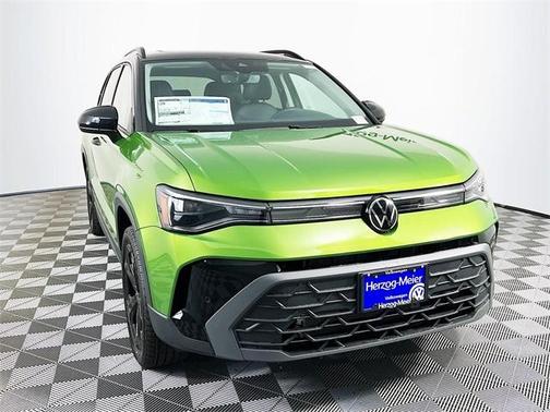 2025 Volkswagen Taos 1.5T SE Black