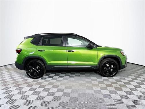 2025 Volkswagen Taos 1.5T SE Black