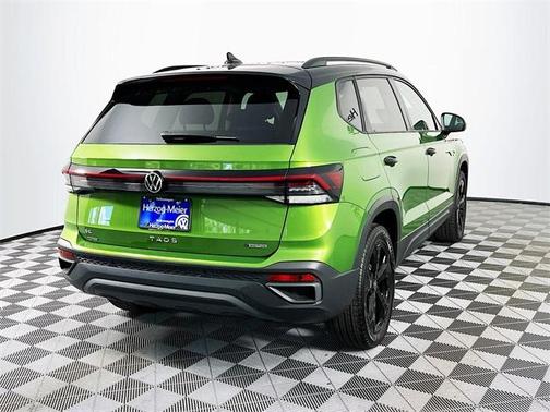 2025 Volkswagen Taos 1.5T SE Black