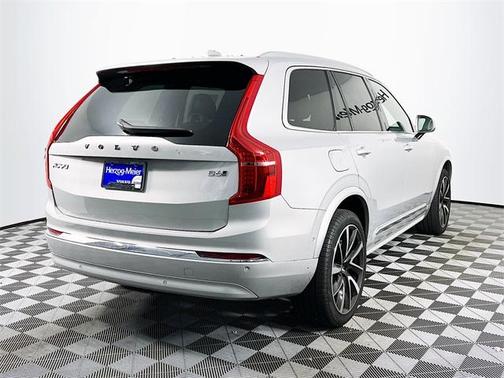 2024 Volvo XC90 B6 Ultimate Bright Theme 7-Seater