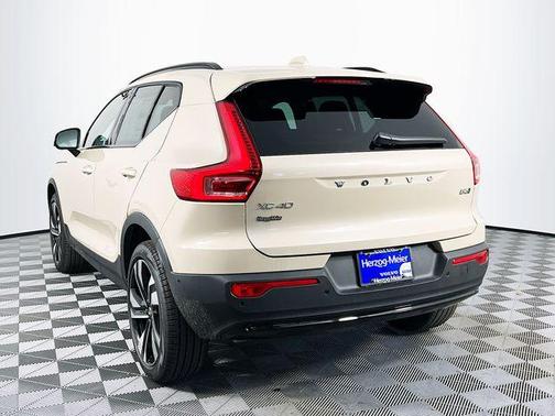 2026 Volvo XC40 B5 Ultra