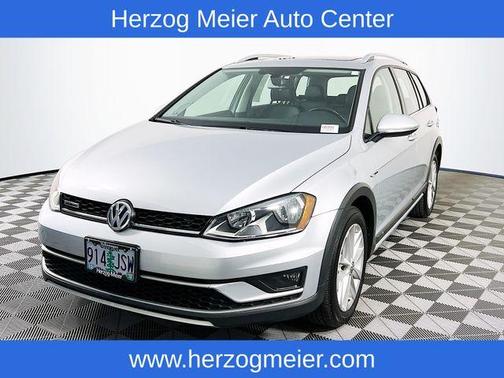 Reflex Silver Metallic 2017 Volkswagen Golf Alltrack TSI SE