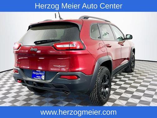 Deep Cherry Red Crystal Pearlcoat 2016 Jeep Cherokee Trailhawk