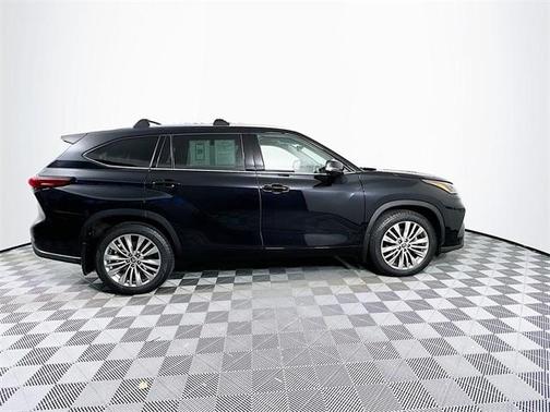 2022 Toyota Highlander Platinum