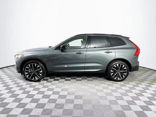 Forest Green 2026 Volvo XC60 B5 Ultra