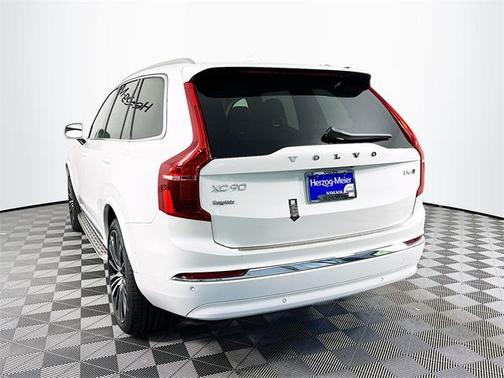 2025 Volvo XC90 B6 Plus 6-Seater