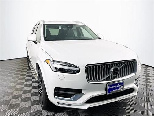 2025 Volvo XC90 B6 Plus 6-Seater