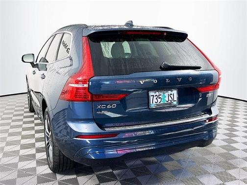 2022 Volvo XC60 B5 Momentum