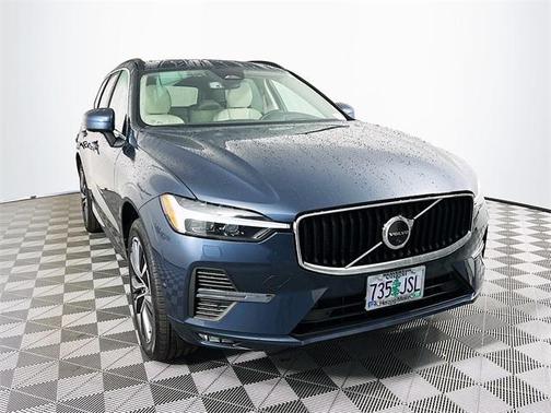 2022 Volvo XC60 B5 Momentum