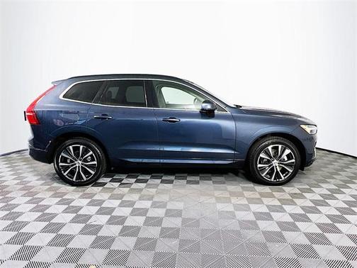 2022 Volvo XC60 B5 Momentum