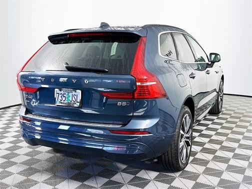 2022 Volvo XC60 B5 Momentum