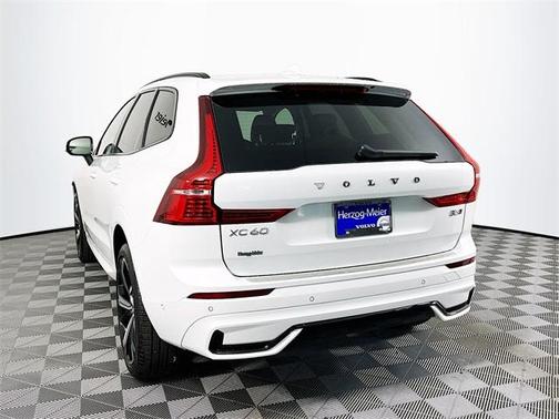 2025 Volvo XC60 B5 Ultra