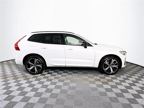 2025 Volvo XC60 B5 Ultra