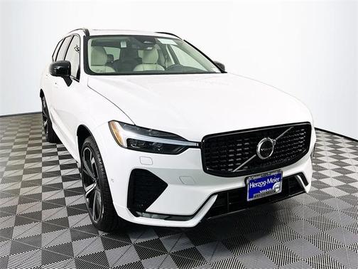 2025 Volvo XC60 B5 Ultra