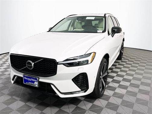 2025 Volvo XC60 B5 Ultra