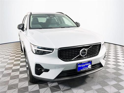 2026 Volvo XC40 B5 Plus