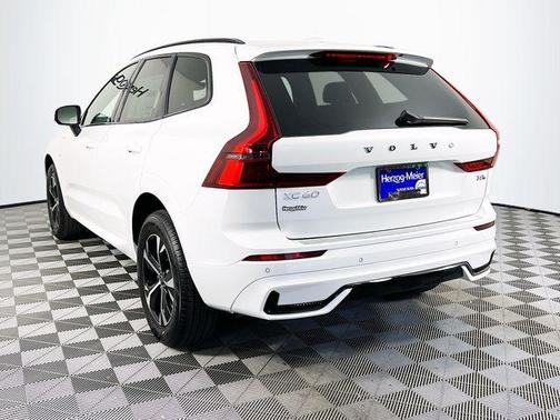 Crystal White Metallic 2026 Volvo XC60 Plug-In Hybrid T8 Core