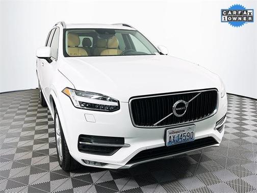 2016 Volvo XC90 T6 Momentum
