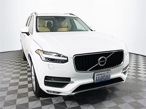 2016 Volvo XC90 T6 Momentum