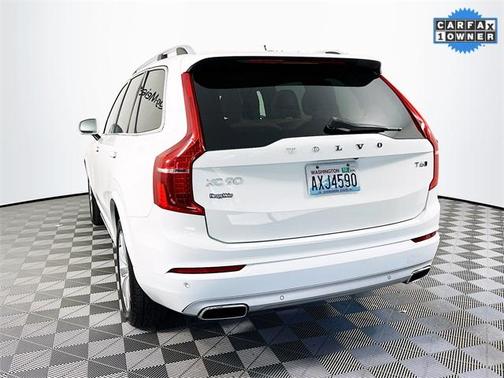 2016 Volvo XC90 T6 Momentum