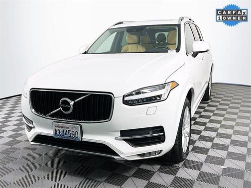 2016 Volvo XC90 T6 Momentum