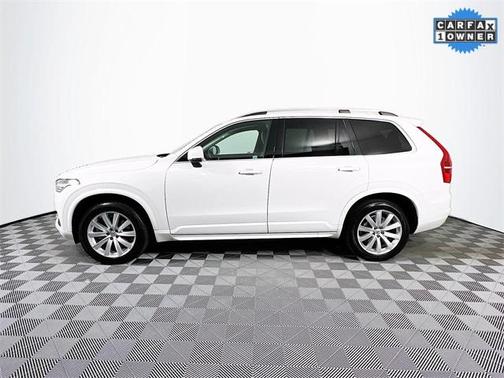 2016 Volvo XC90 T6 Momentum