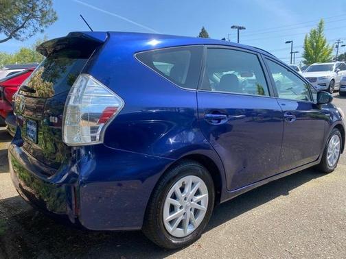 2014 Toyota Prius v Two
