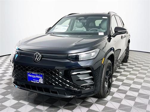 2025 Volkswagen Tiguan 2.0T SE R-Line Black
