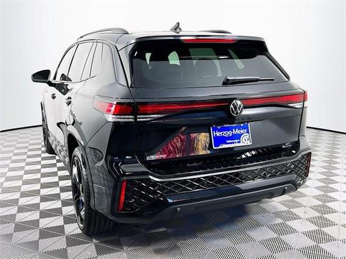 2025 Volkswagen Tiguan 2.0T SE R-Line Black