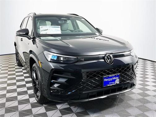 2025 Volkswagen Tiguan 2.0T SE R-Line Black