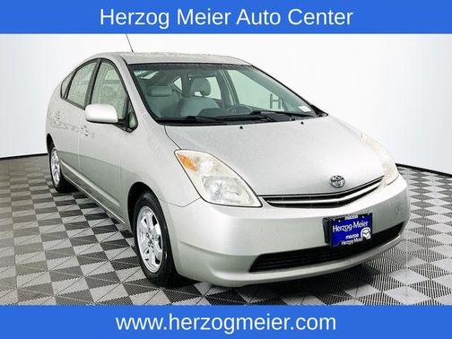 2004 Toyota Prius Base (CVT)