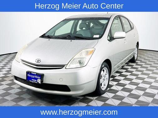 2004 Toyota Prius Base (CVT)