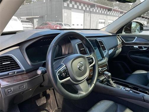 2019 Volvo XC90 T6 Momentum