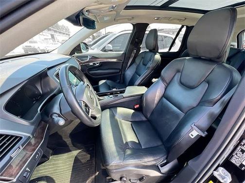 2019 Volvo XC90 T6 Momentum