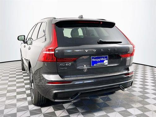 2025 Volvo XC60 Plug-In Hybrid T8 Plus